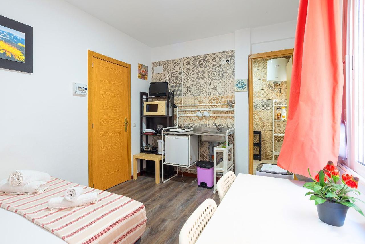 Rooms Young People Only, Soho Citycenter Málaga Dış mekan fotoğraf