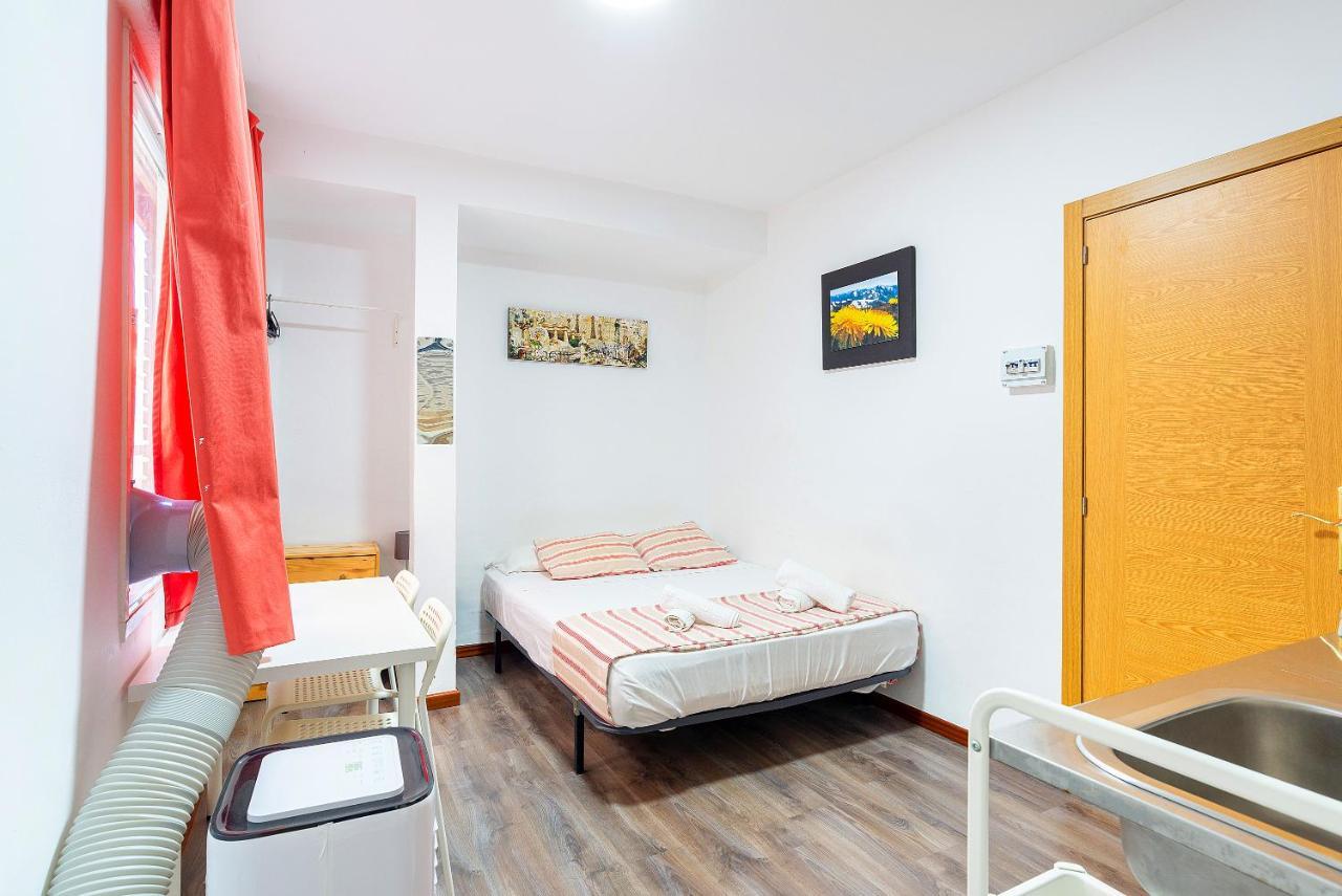 Rooms Young People Only, Soho Citycenter Málaga Dış mekan fotoğraf